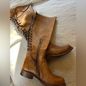 Almost perfect condition. Size 6.5. Worn twice.